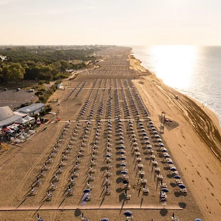 Modern Flat With Terrace Near The Sea-beahost