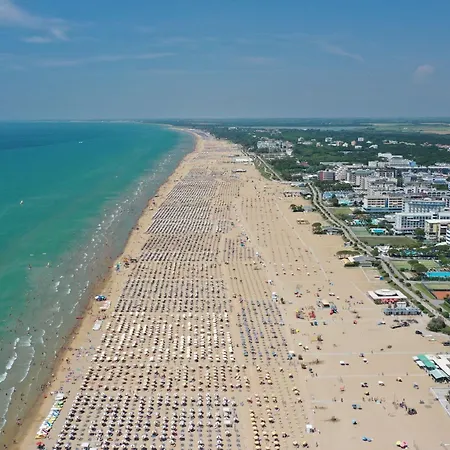 Modern Flat With Terrace Near The Sea-beahost Бібіоне