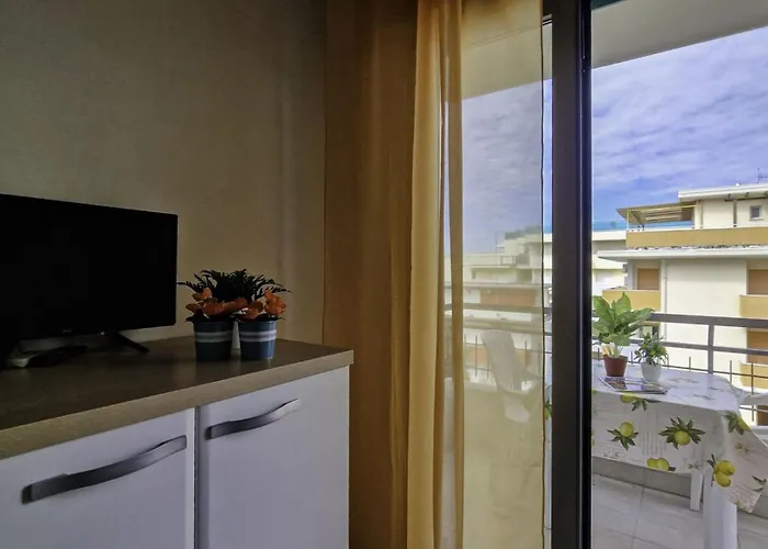 Modern Flat With Terrace Near The Sea-beahost Апартаменти Бібіоне